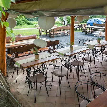 فندق مبيت وإفطار Birtok Royal Apartmanhaz